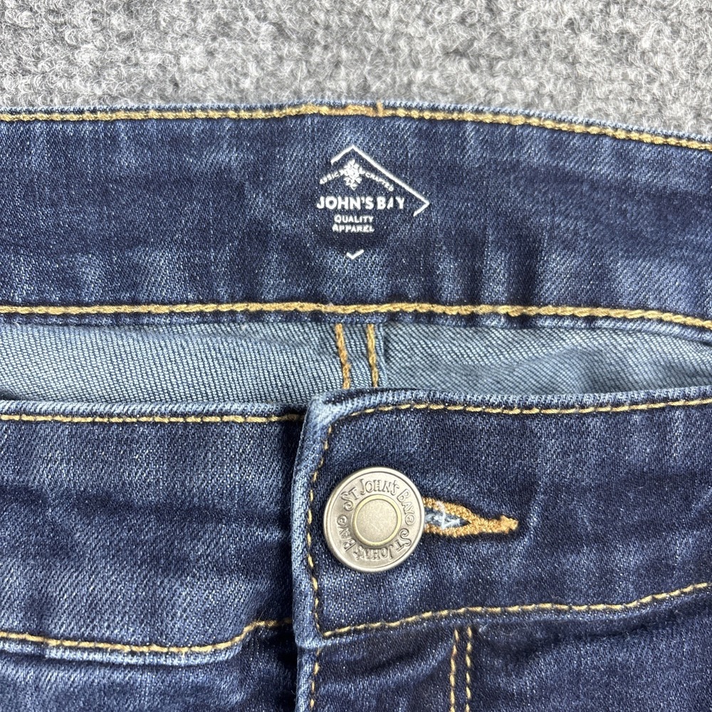 St. John's Bay Women's Plus Size 16W Denim Capri Pants Medium Wash Stretch - Picture 5 of 7